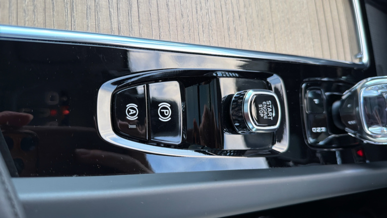 Volvo XC60 2.0 T8 [455] PHEV Ultra Dark 5dr AWD Geartronic Estate